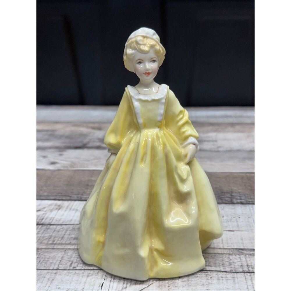 Royal Worcester Bone China Yellow Grandmother's Dress Figurine FG Doughty 3081